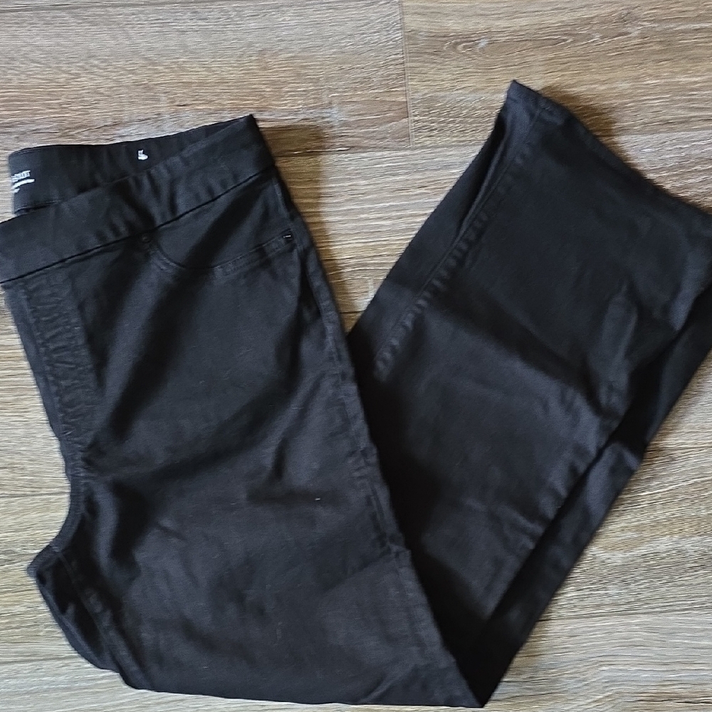 Black Straight Leg Jeans with Classic Design